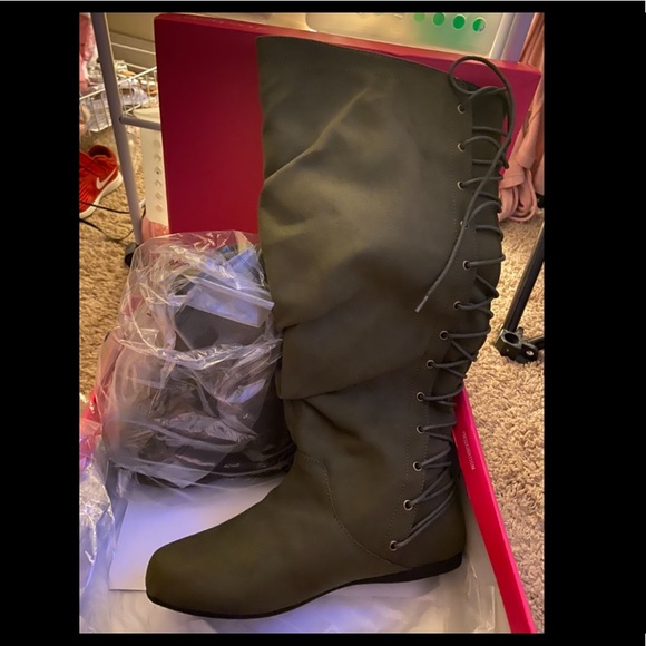 Boots - Picture 1 of 3